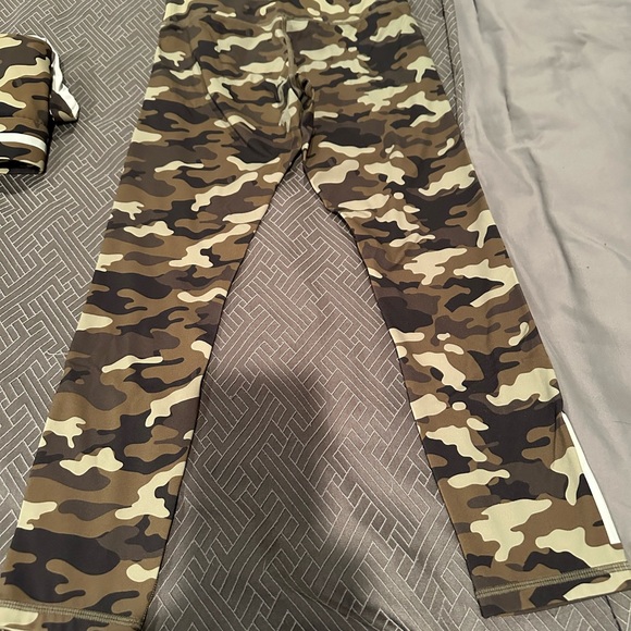 Zyia Soft N Snug Camo Set - Picture 6 of 7